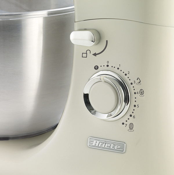 00C158803AR0 ARIETE mikser sa posudom Vintage 1588/03 bež