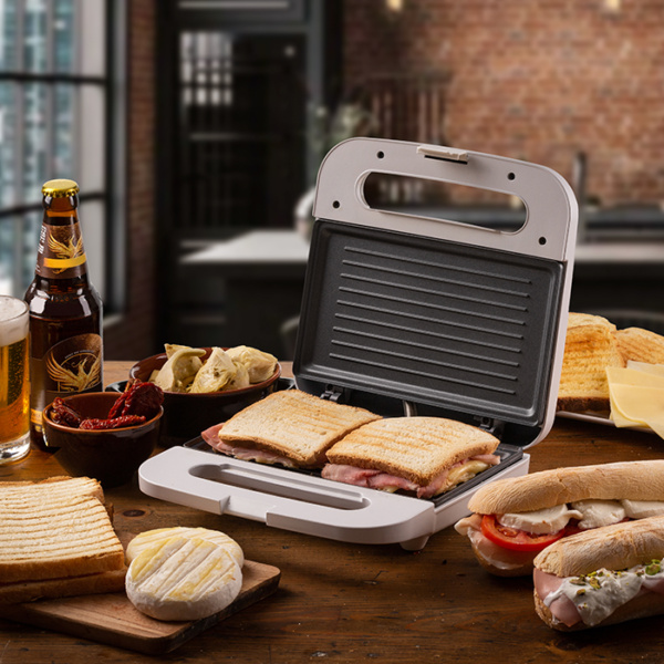 00C197101AR0 ARIETE preklopni toster 1971/01 bijeli